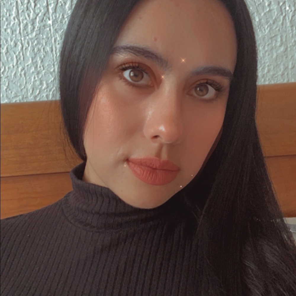 Meet your Posher, Laura